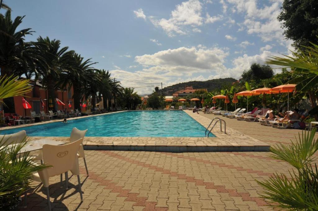 Al Borgo Village Pietra Ligure Exterior foto