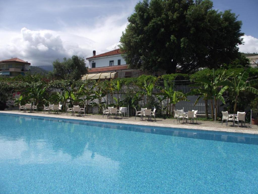 Al Borgo Village Pietra Ligure Exterior foto